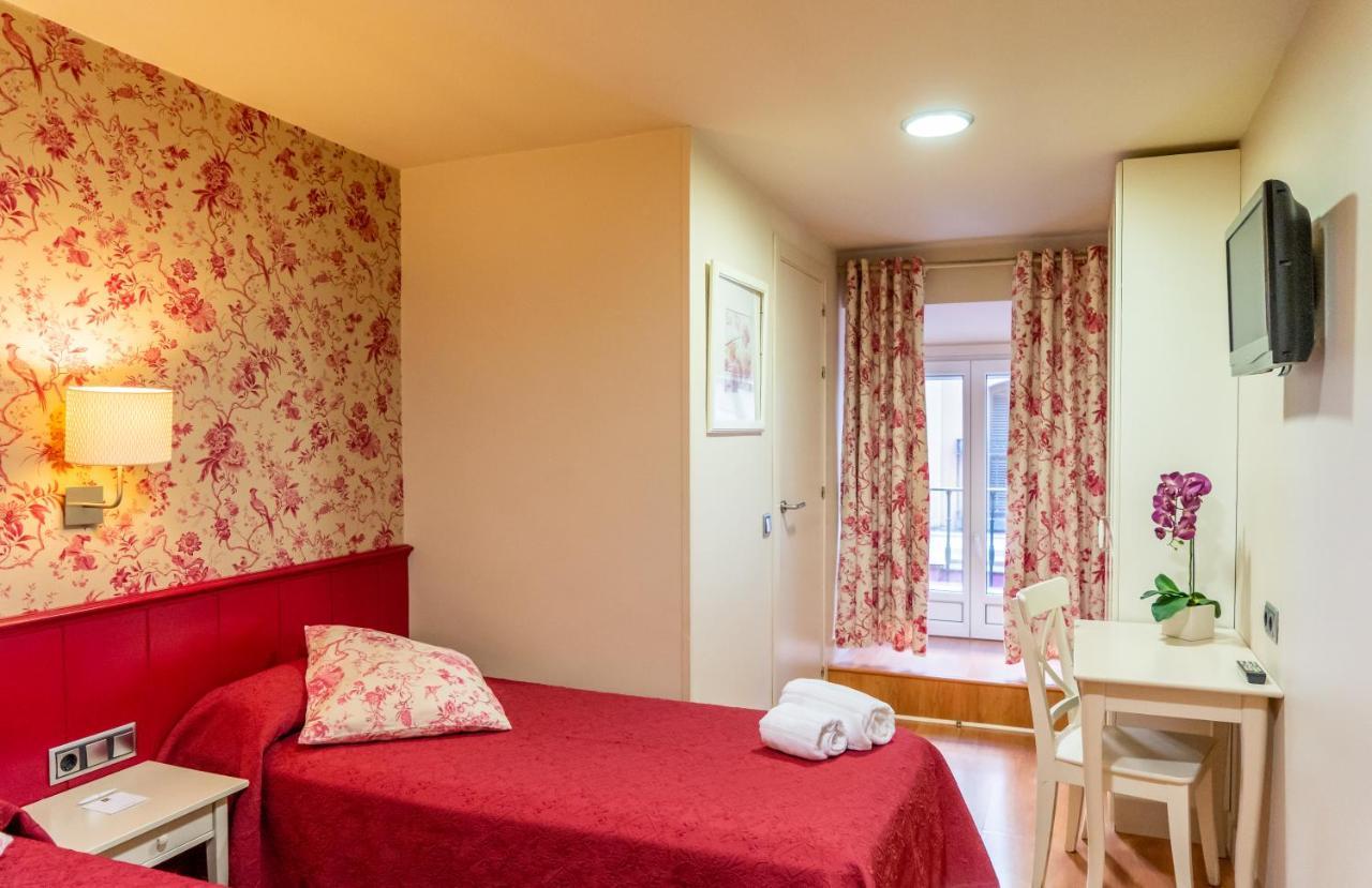 Hostal Matheu Madrid Exterior photo