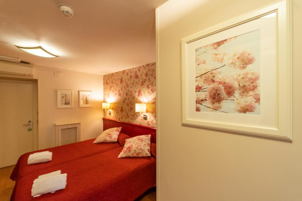 Hostal Matheu Madrid Exterior photo