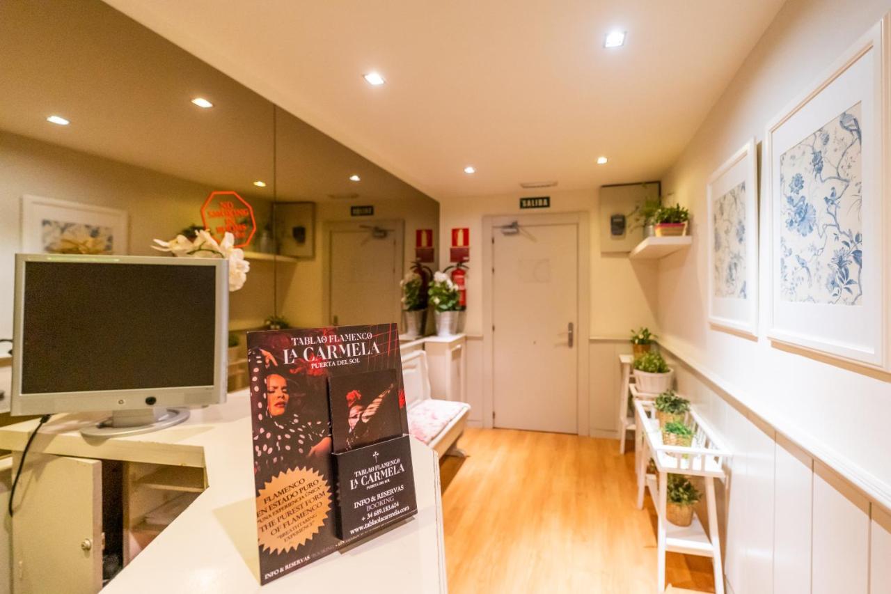 Hostal Matheu Madrid Exterior photo