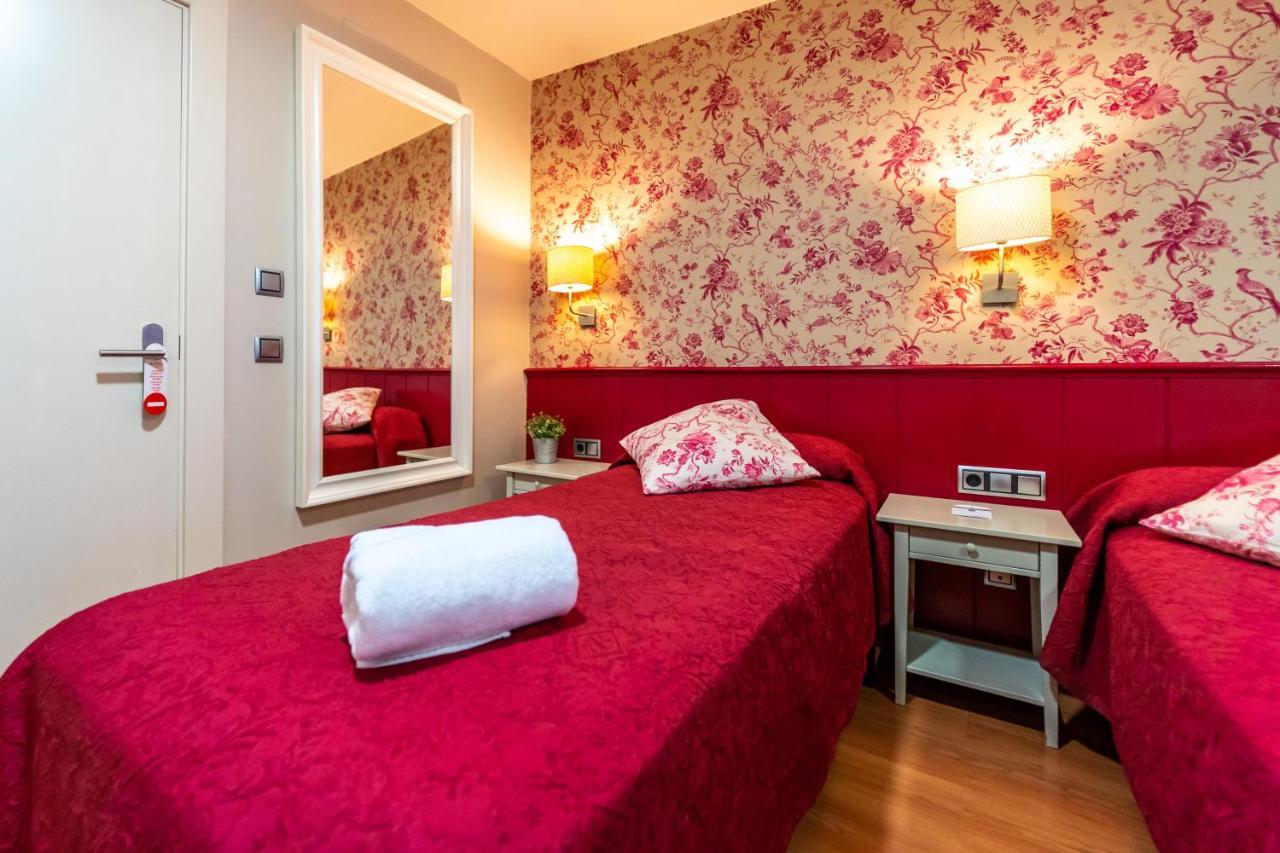 Hostal Matheu Madrid Exterior photo